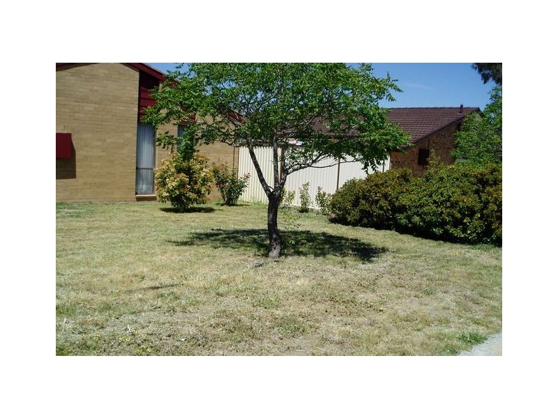 4 McGhie Place, Latham ACT 2615