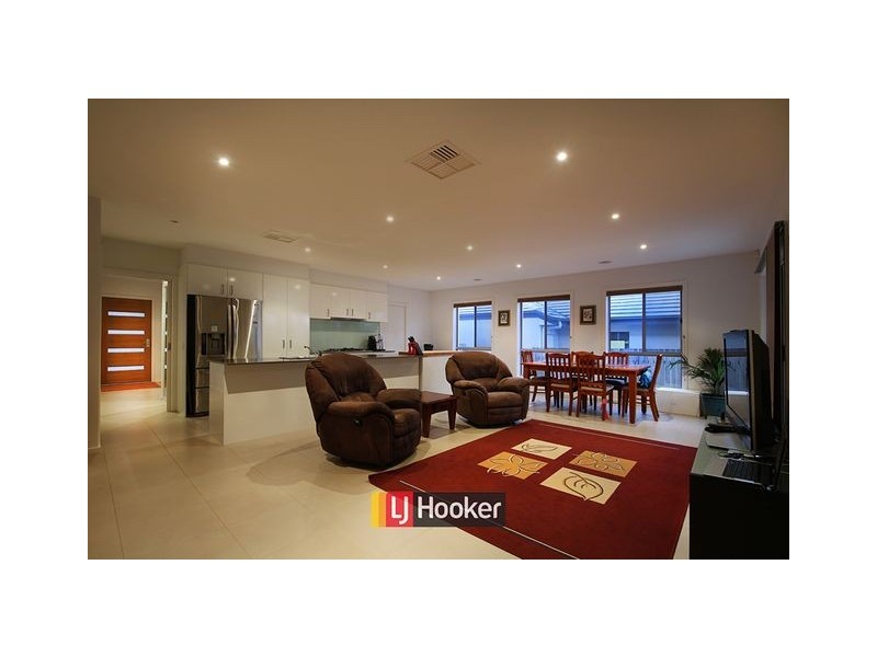 14 Ronald Walker Street, Casey ACT 2913