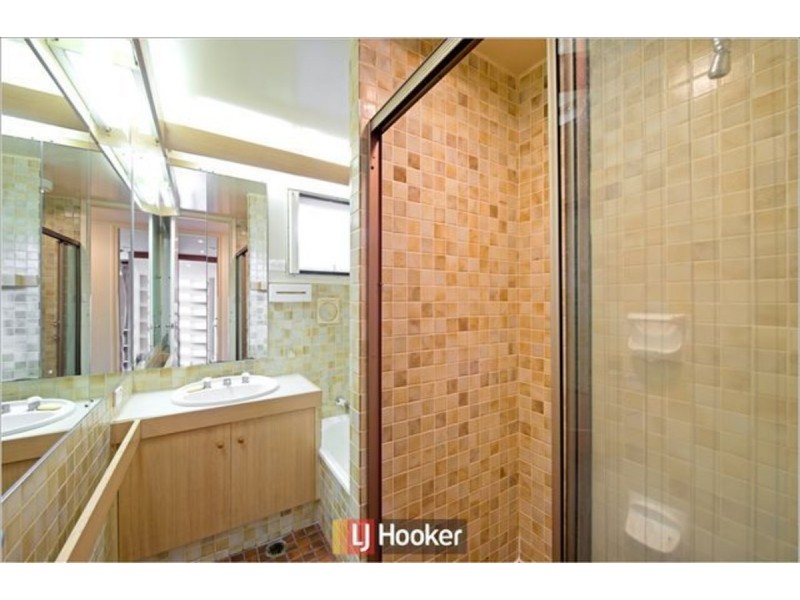 18 Gilbert Street, Hackett ACT 2602