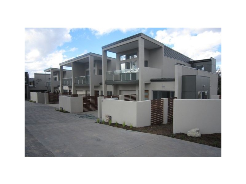 2/15 Zakharov Avenue, Forde ACT 2914