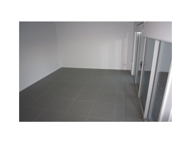 8/15 Zakharov Avenue, Forde ACT 2914