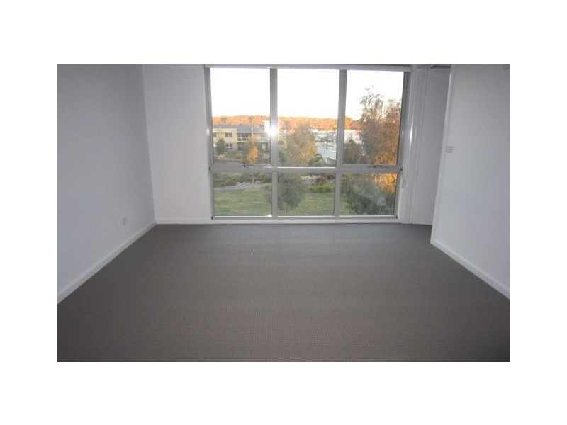 8/15 Zakharov Avenue, Forde ACT 2914