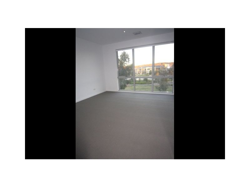 8/15 Zakharov Avenue, Forde ACT 2914