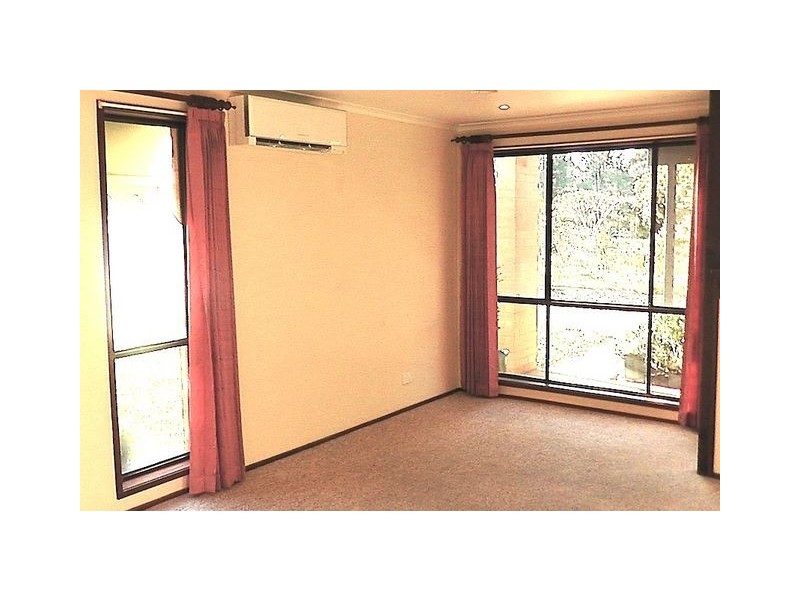 4 McGhie Place, Latham ACT 2615