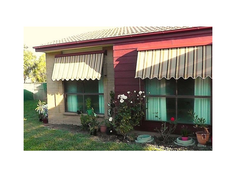 4 McGhie Place, Latham ACT 2615