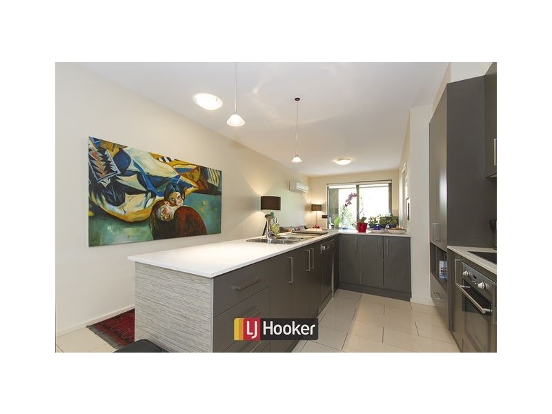 2/135 Limestone Ave, Braddon ACT 2612