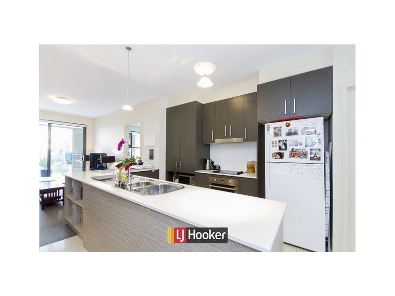 2/135 Limestone Ave, Braddon ACT 2612