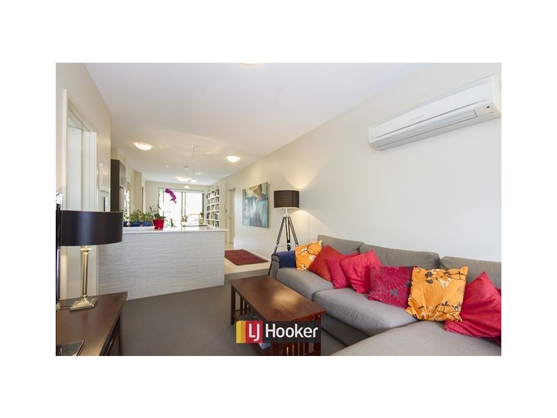 2/135 Limestone Ave, Braddon ACT 2612