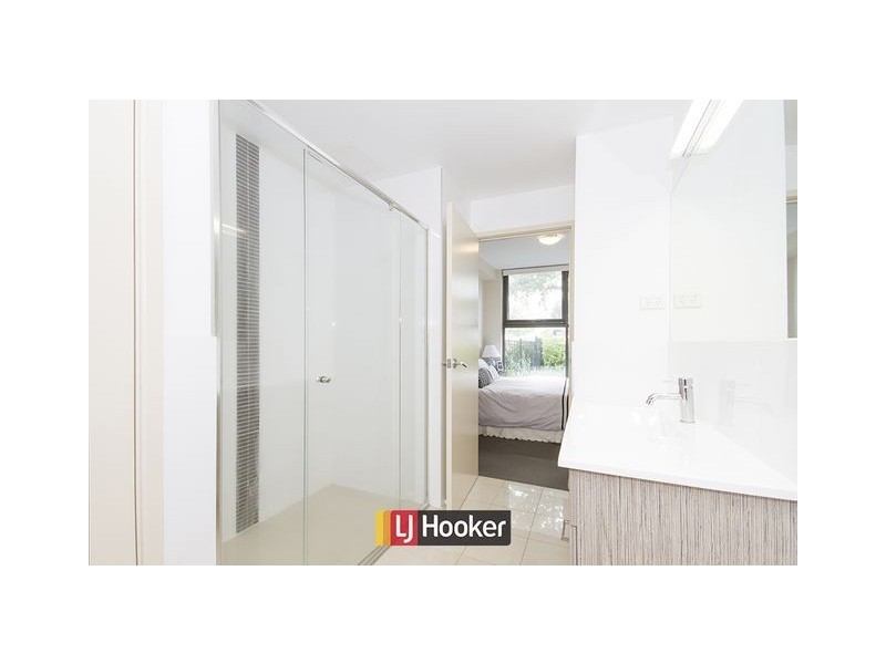 2/135 Limestone Ave, Braddon ACT 2612