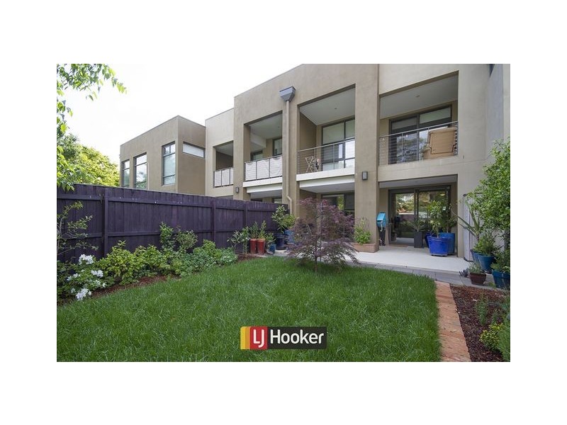 2/135 Limestone Ave, Braddon ACT 2612