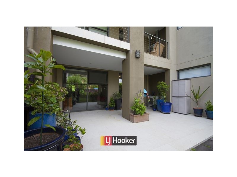 2/135 Limestone Ave, Braddon ACT 2612