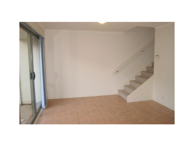 21/10 Federal Highway, Watson ACT 2602