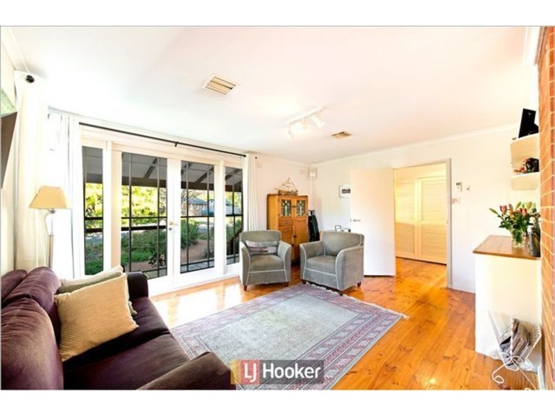 18 Molloy Crescent, Cook ACT 2614