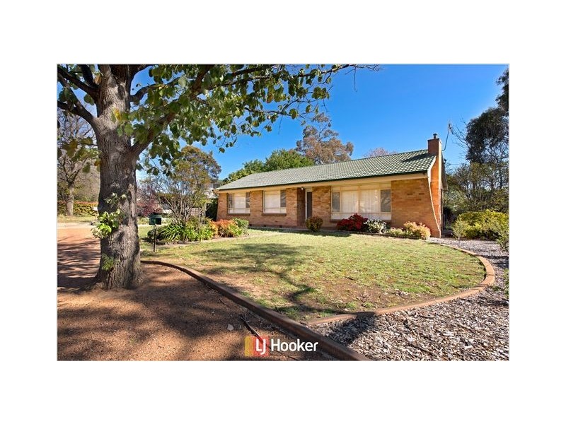 76 Irvine Street, Watson ACT 2602