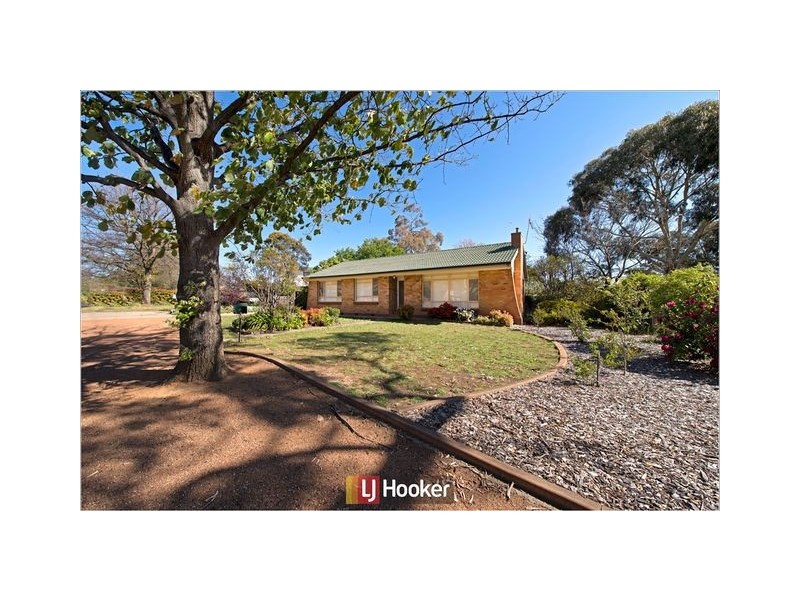 76 Irvine Street, Watson ACT 2602