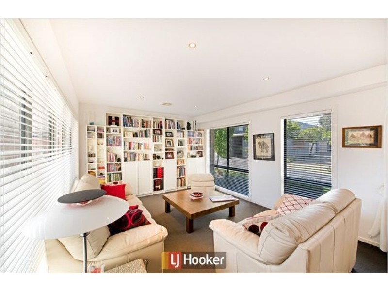 25/215 Aspinall Street, Watson ACT 2602