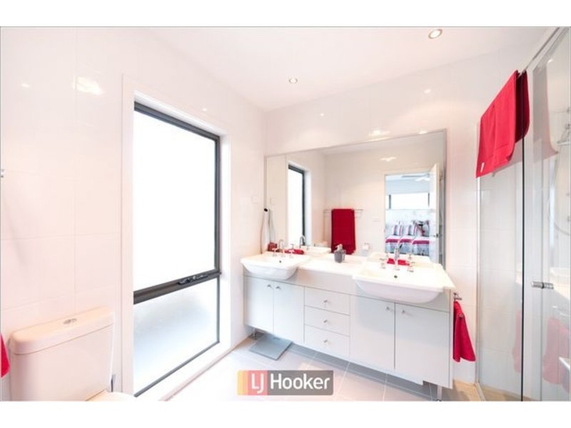 25/215 Aspinall Street, Watson ACT 2602
