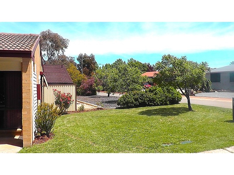 4 McGhie Place, Latham ACT 2615