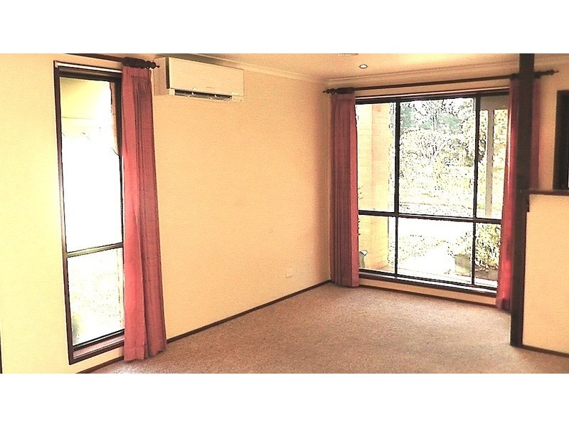 4 McGhie Place, Latham ACT 2615