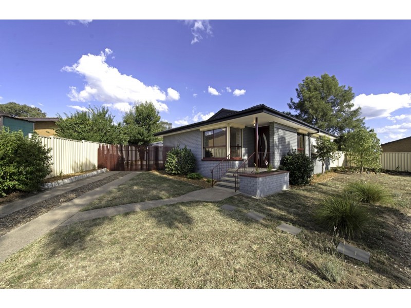 13 Degraves Crescent, Wanniassa ACT 2903