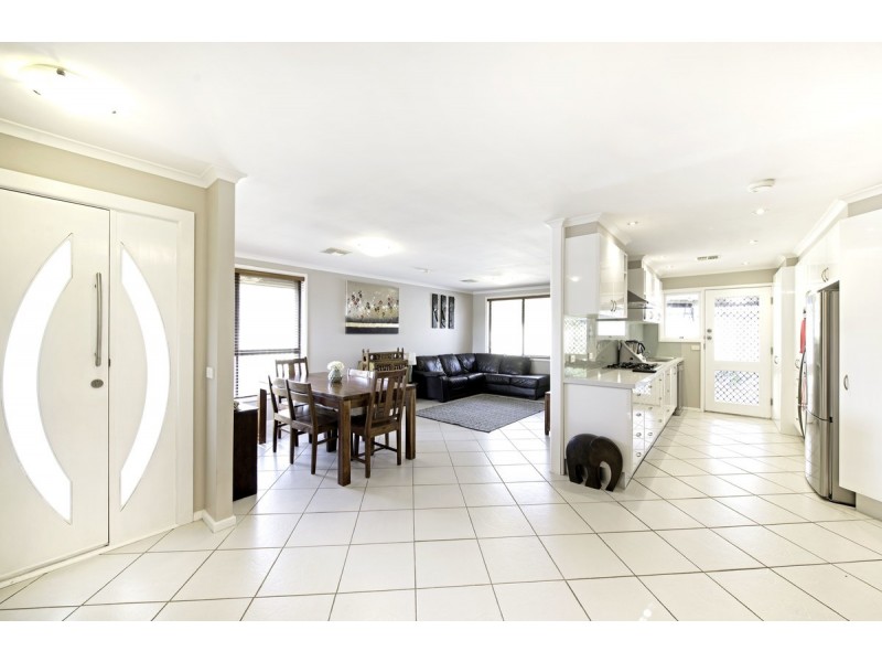 13 Degraves Crescent, Wanniassa ACT 2903