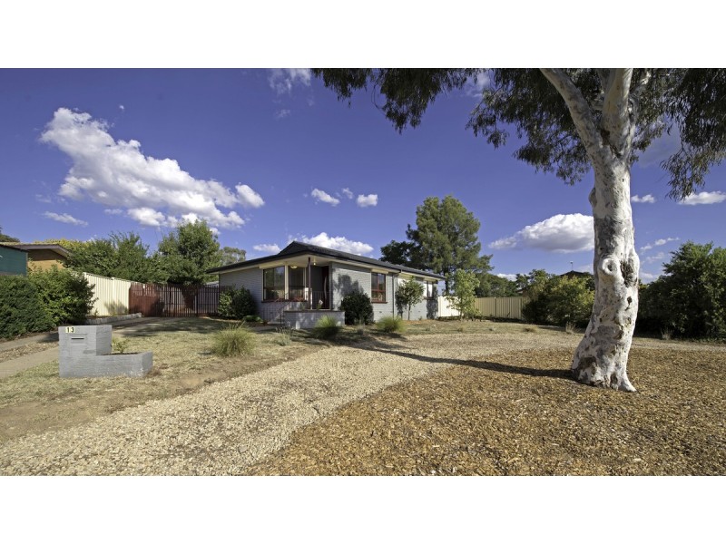 13 Degraves Crescent, Wanniassa ACT 2903