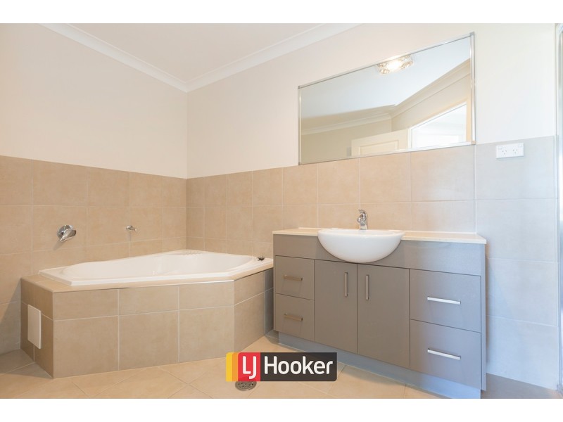 87A Anthony Rolfe Avenue, Gungahlin ACT 2912