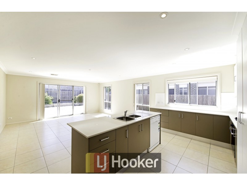 11 Salisbury Street, Casey ACT 2913