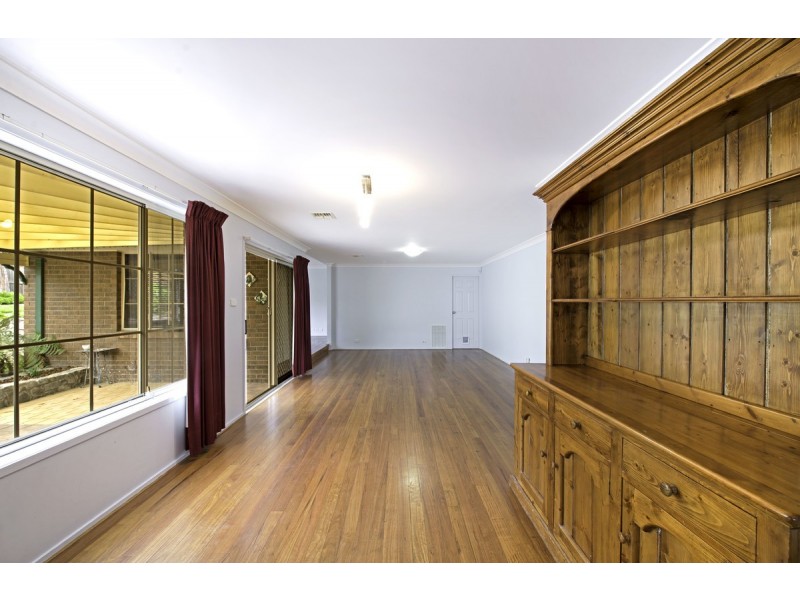 18 Nugent Close, Jerrabomberra NSW 2619