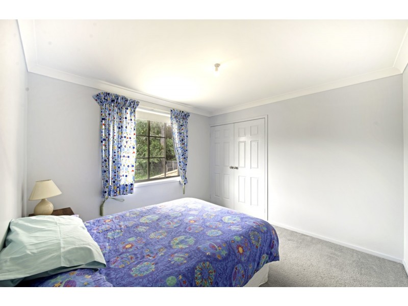 18 Nugent Close, Jerrabomberra NSW 2619