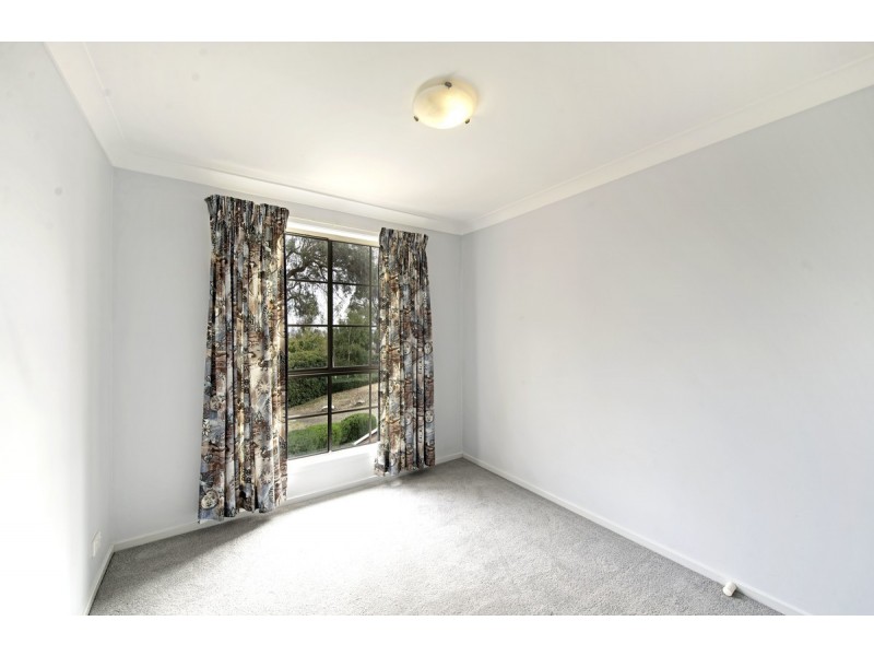 18 Nugent Close, Jerrabomberra NSW 2619