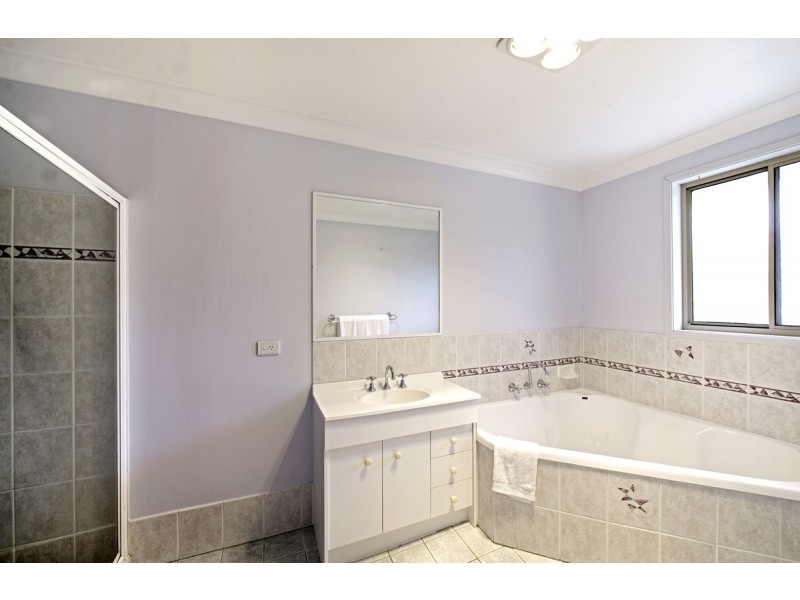 18 Nugent Close, Jerrabomberra NSW 2619