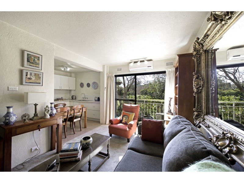 2/9 Farrer Place, Farrer ACT 2607