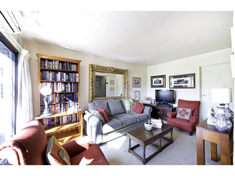 2/9 Farrer Place, Farrer ACT 2607