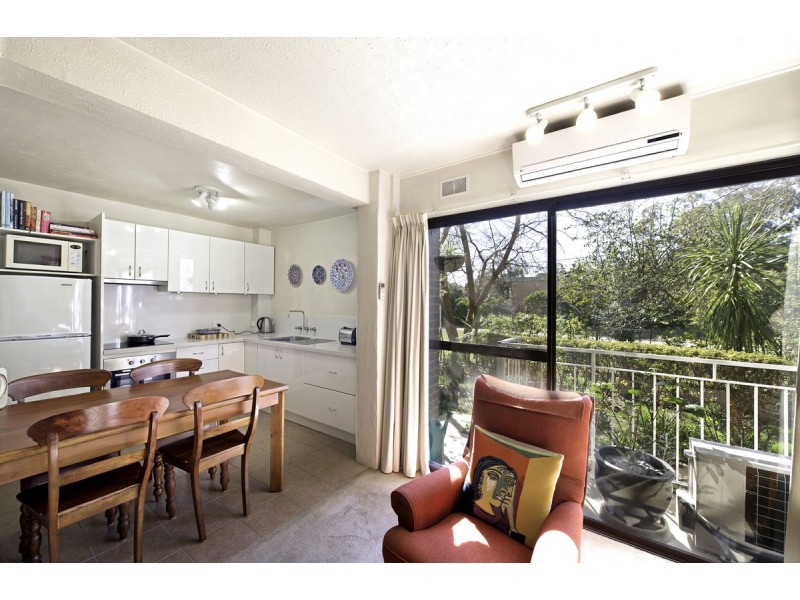 2/9 Farrer Place, Farrer ACT 2607