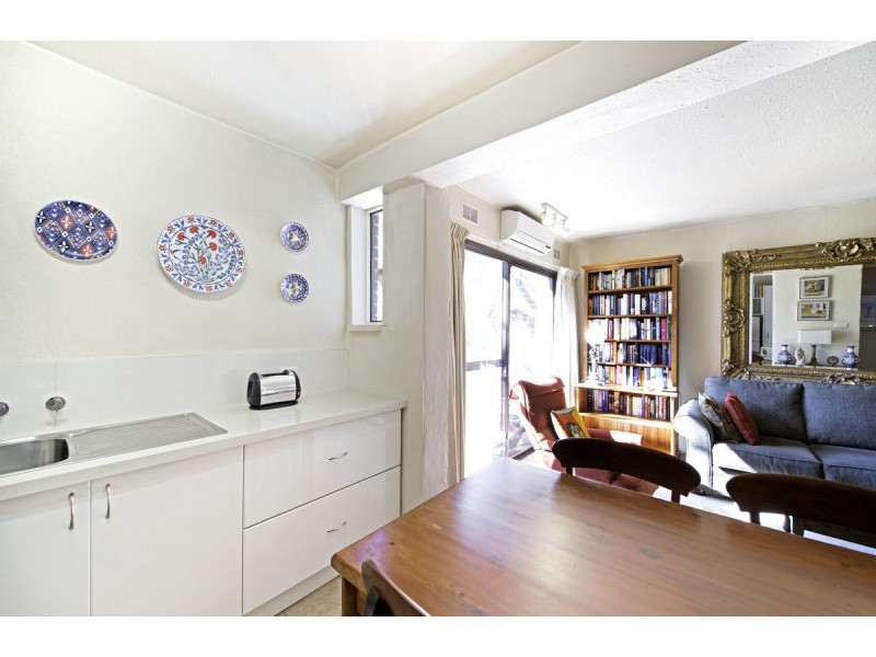 2/9 Farrer Place, Farrer ACT 2607