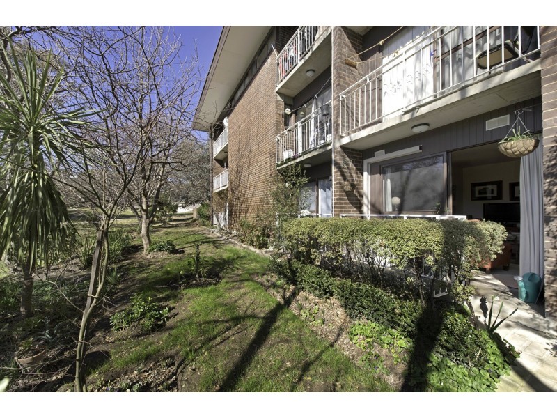 2/9 Farrer Place, Farrer ACT 2607