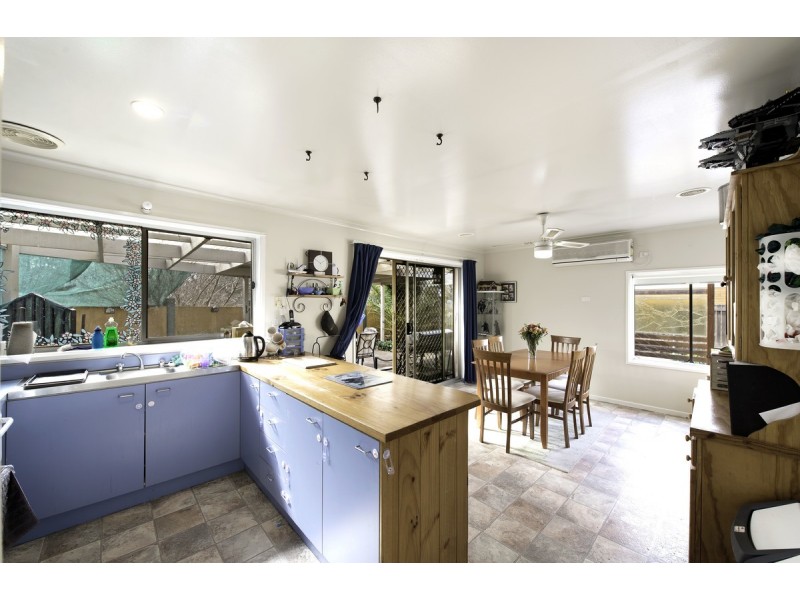 10 Whittell Crescent, Florey ACT 2615