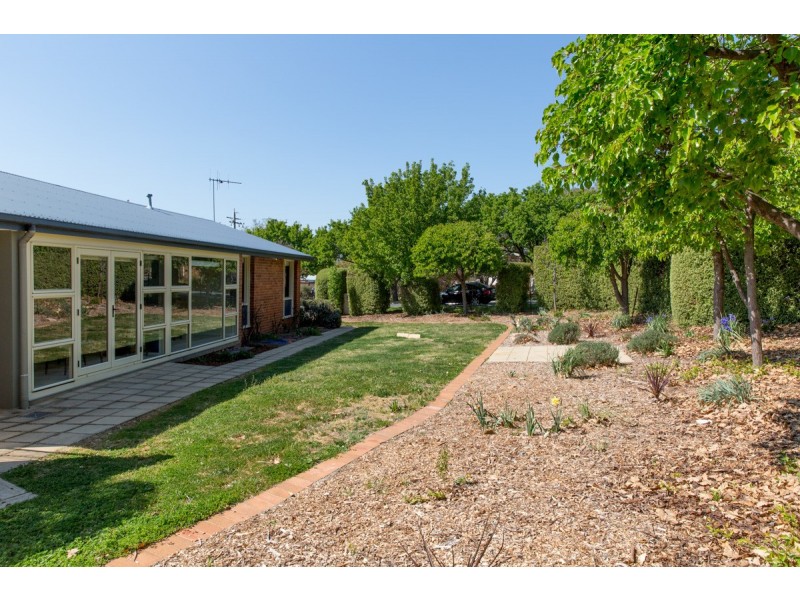 6 Earle Street, Lyneham ACT 2602