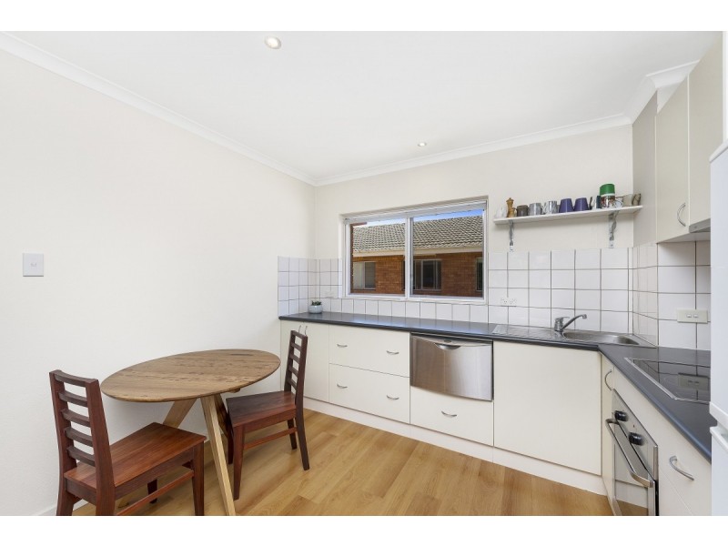 8/3 Carroll Street, Hughes ACT 2605