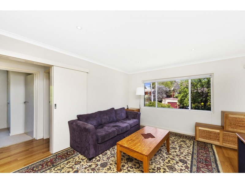 8/3 Carroll Street, Hughes ACT 2605