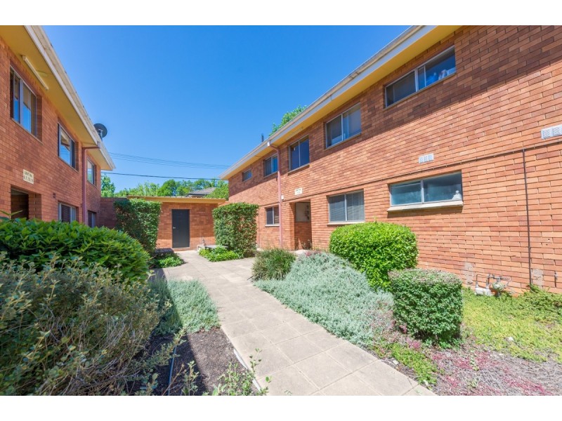 8/3 Carroll Street, Hughes ACT 2605