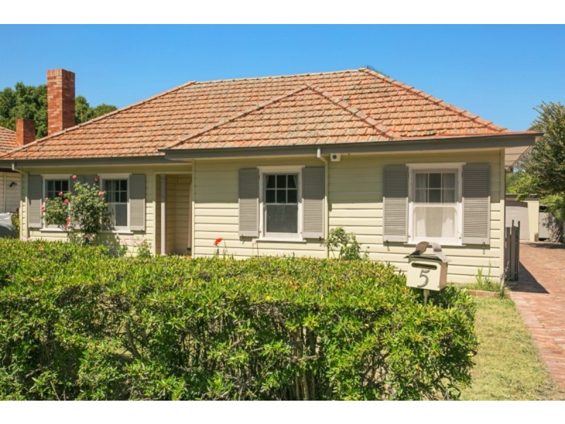 5 Hargraves Crescent, Ainslie ACT 2602