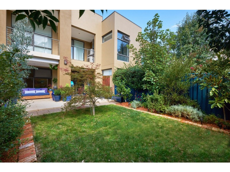 2/135 Limestone Avenue, Braddon ACT 2612