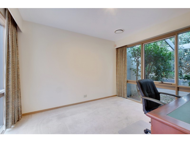 4 Rehfisch Close, Lyneham ACT 2602