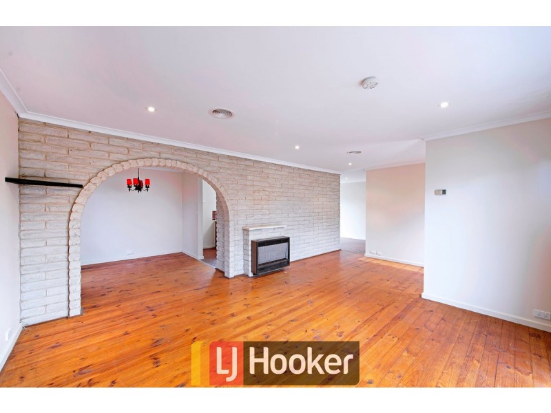 55 Calder Crescent, Holder ACT 2611