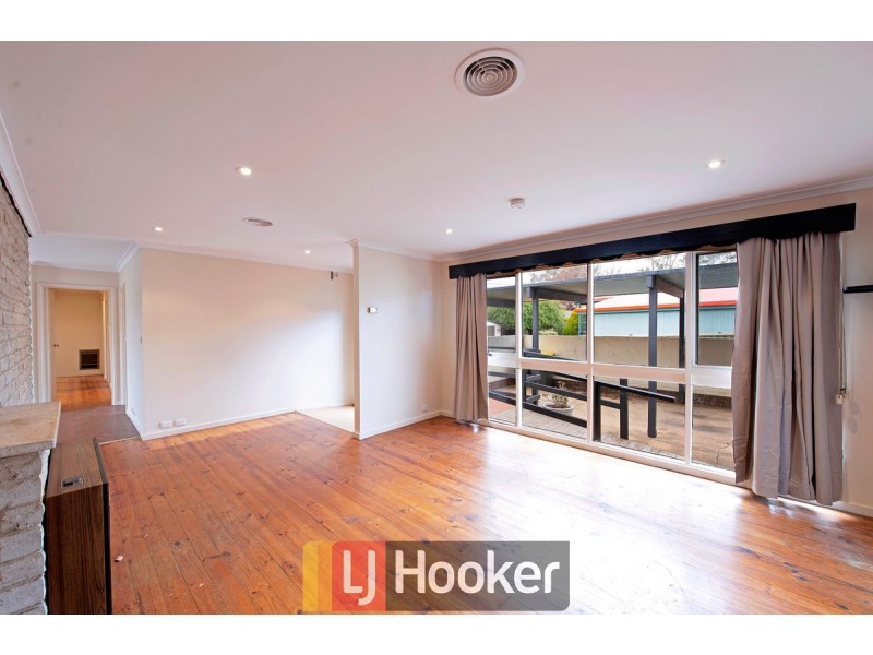 55 Calder Crescent, Holder ACT 2611