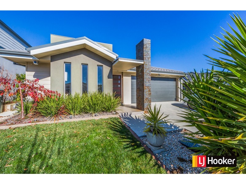 9 Hooton Street, Forde ACT 2914