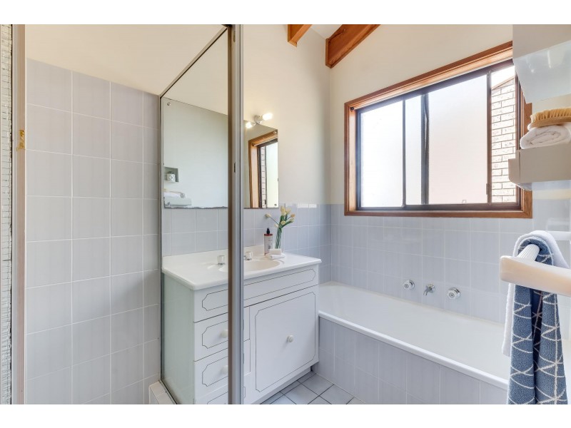 11 Piguenit Close, Lyneham ACT 2602