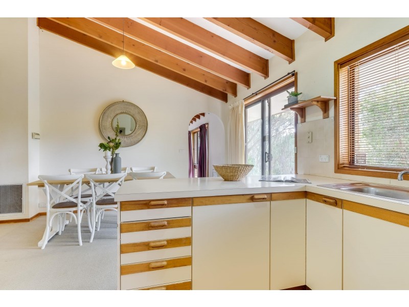 11 Piguenit Close, Lyneham ACT 2602